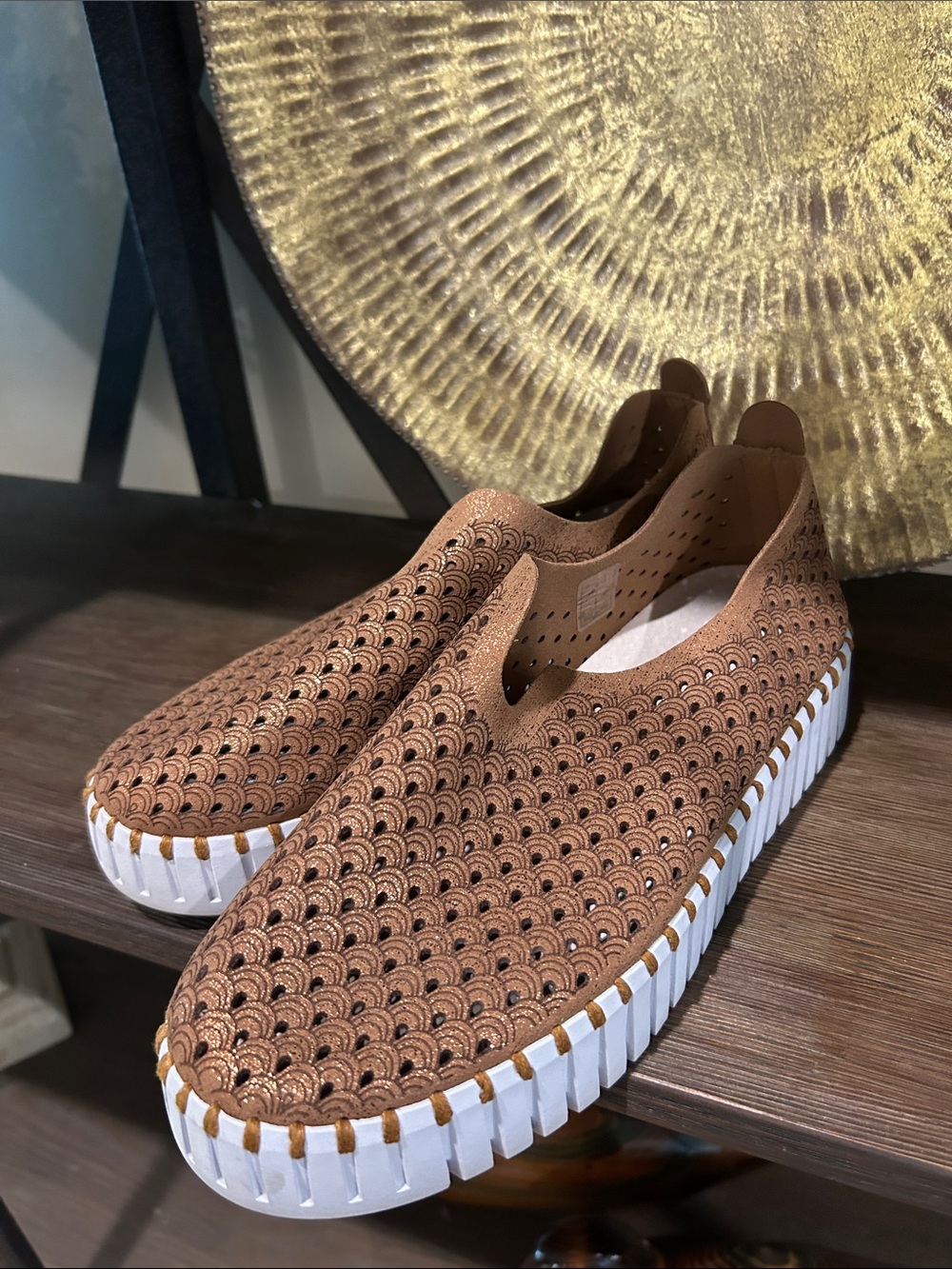 Isle Jacobsen women’s 40 Comfort Slip-On Men’s Shoes in Brown NWOT